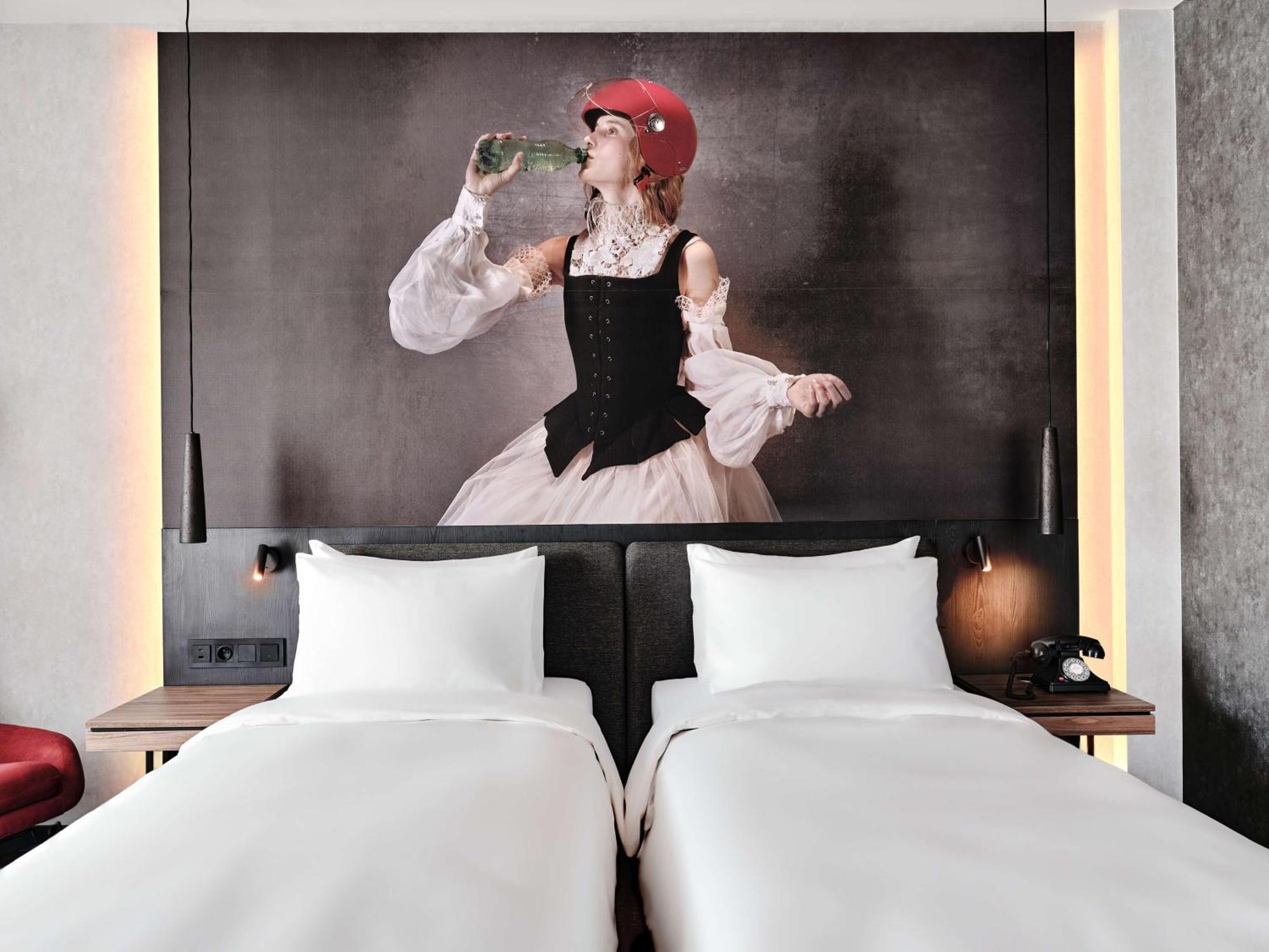 Radisson Red Hotel & Radisson Red Apartments, Краків Екстер'єр фото