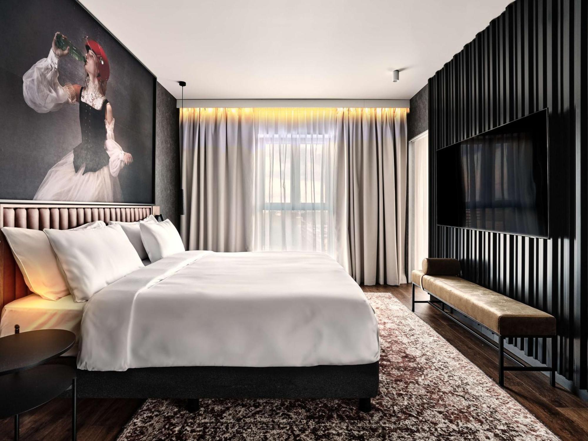 Radisson Red Hotel & Radisson Red Apartments, Краків Екстер'єр фото